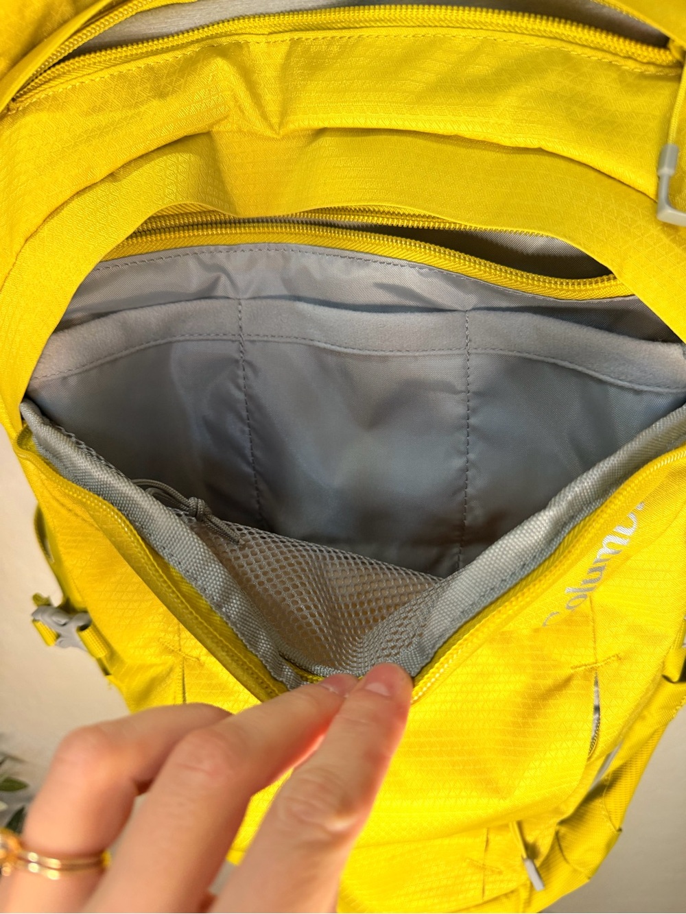 Columbia Tenmile Daypack Backpack in Yellow Green - Picture 7 of 16